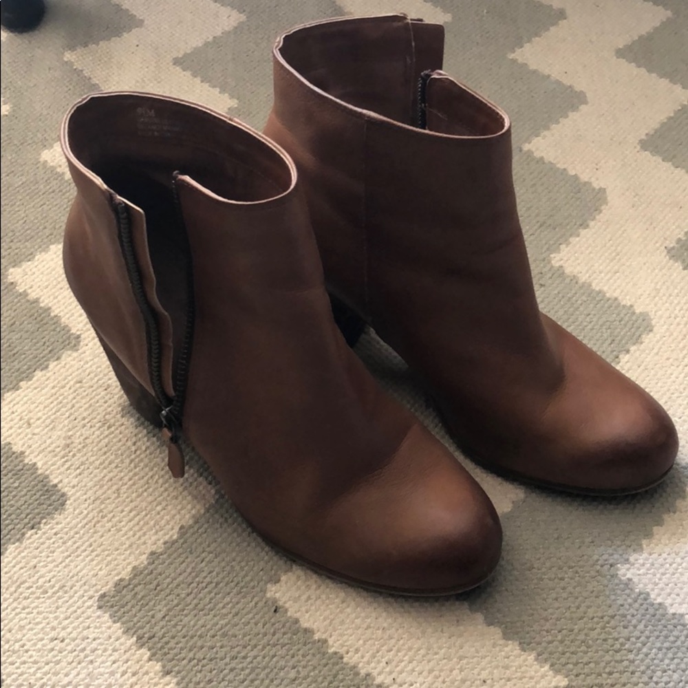 BP Trolley Leather Ankle Boots